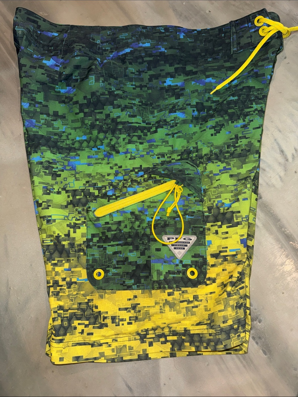 Columbia PFG Board Shorts Mens 34 Green Yellow Digital Camo Swim Fishing Trunks - Picture 3 of 5